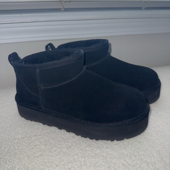 Black Platform Uggs - Picture 1 of 6